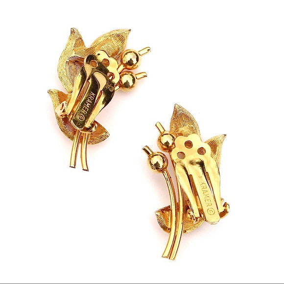Vintage Kramer Floral Clip On Earrings Textured Gold Tone Leaves with Bud Rare - Picture 3 of 5
